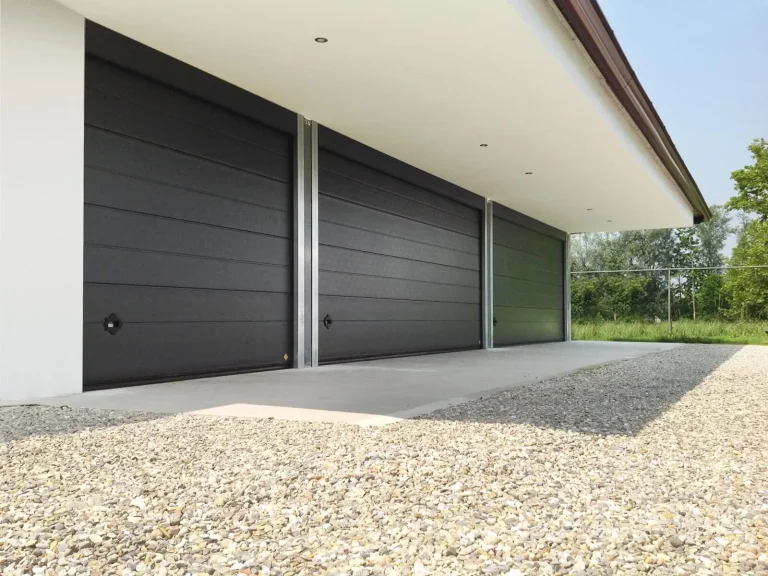 Portone-sezionale-da-garage-SIRIO-Stucco-grigio-RAL-7016-min