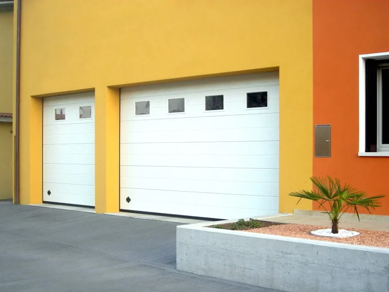 Portone-sezionale-da-garage-SIRIO-Woodgrain-bianco-C21-min