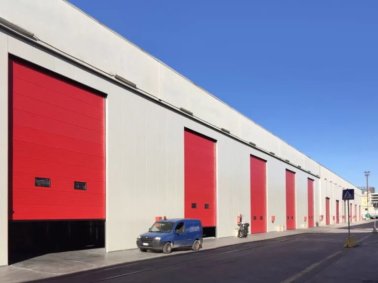 Portone-sezionale-industriale-DOCK-Rosso-RAL-3000-02-min